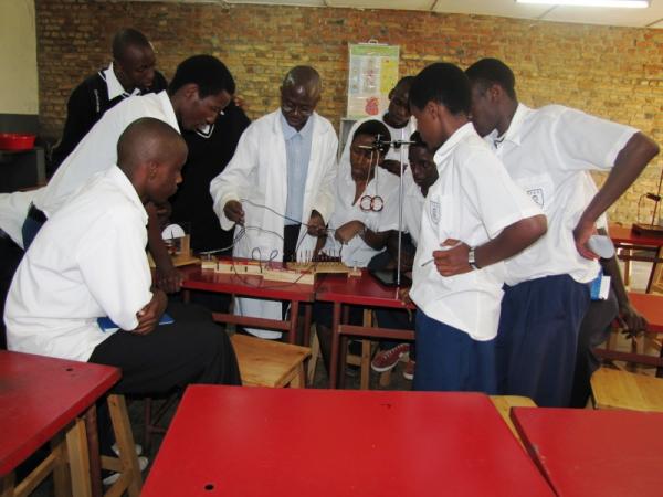 IFAK Don Bosco Students in pratical Physics class